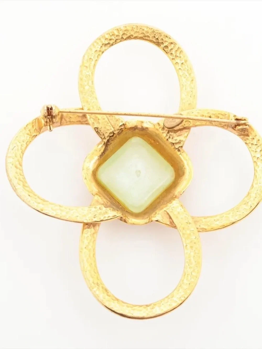 Authentic CHANEL 1996 Gripoix stone gold plated brooch